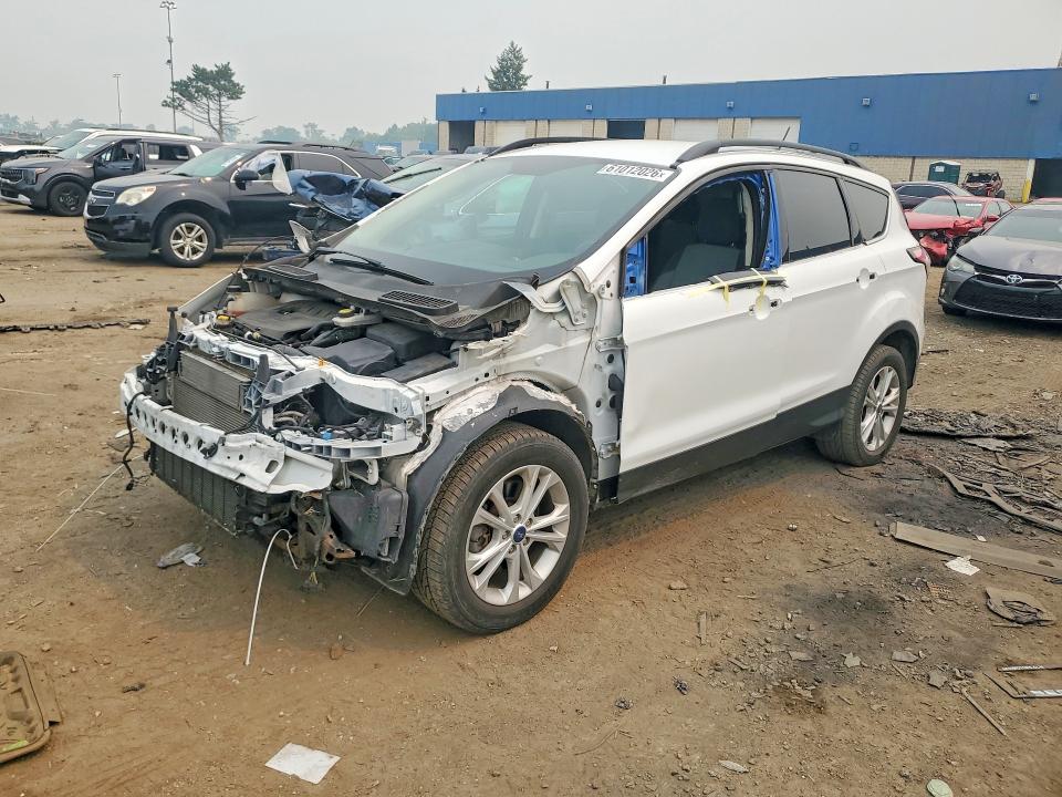 Продаж на аукціоні авто 2018 Ford Escape, vin: 1FMCU9GD2JUB23061, номер лоту: 61012026