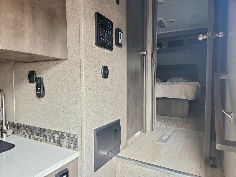 61311306 :رقم المزاد ، 4X4FFLE29K1888730 vin ، 2019 Foresriver Flagstaff Lite Weight Trailers مزاد بيع