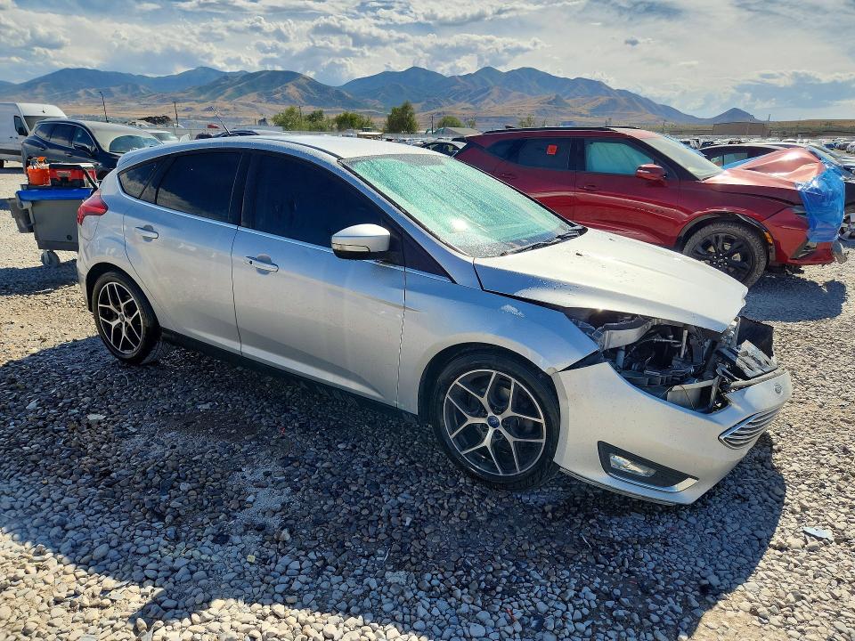 59735816 :رقم المزاد ، 1FADP3N21FL300068 vin ، 2015 Ford Focus مزاد بيع