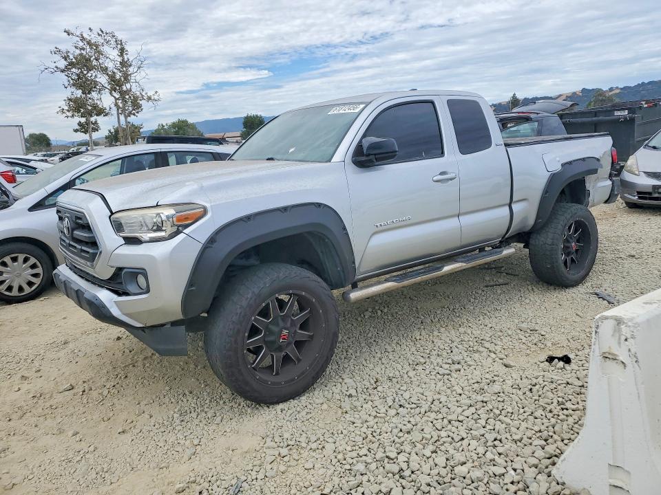 61812456 :رقم المزاد ، 5TFRZ5CN5HX042796 vin ، 2017 Toyota Tacoma مزاد بيع