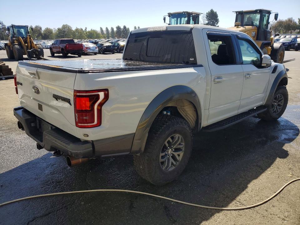 57887926 :رقم المزاد ، 1FTFW1RG4HFB32332 vin ، 2017 Ford F150 مزاد بيع