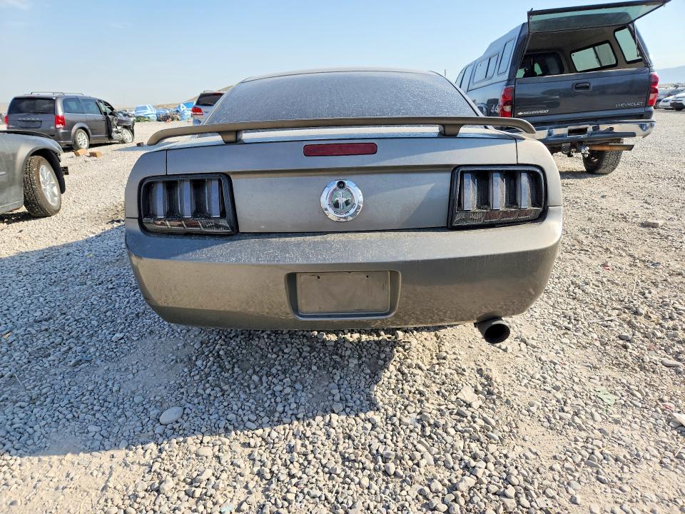 60856016 :رقم المزاد ، 1ZVFT80N655238566 vin ، 2005 Ford Mustang مزاد بيع