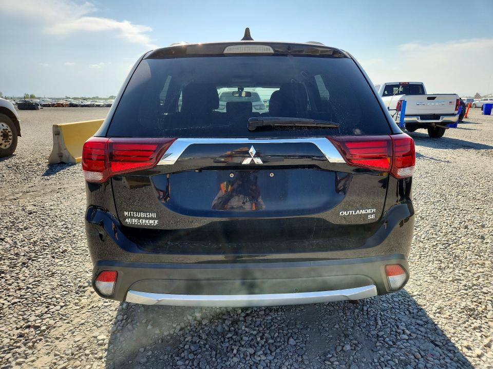 62229756 :رقم المزاد ، JA4AZ3A35JZ054566 vin ، 2018 Mitsubishi Outlander مزاد بيع