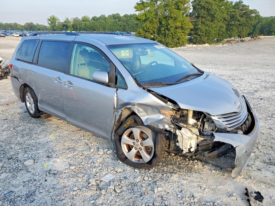 63500096 :رقم المزاد ، 5TDKK3DC7GS739981 vin ، 2016 Toyota Sienna مزاد بيع