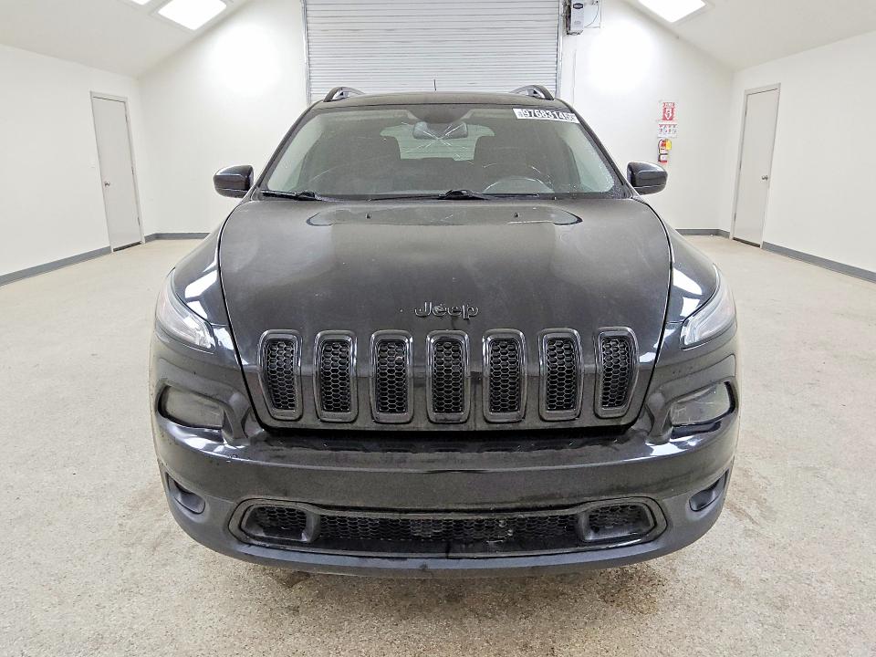 97683145 :رقم المزاد ، 1C4PJLCB8JD557033 vin ، 2018 Jeep Cherokee مزاد بيع