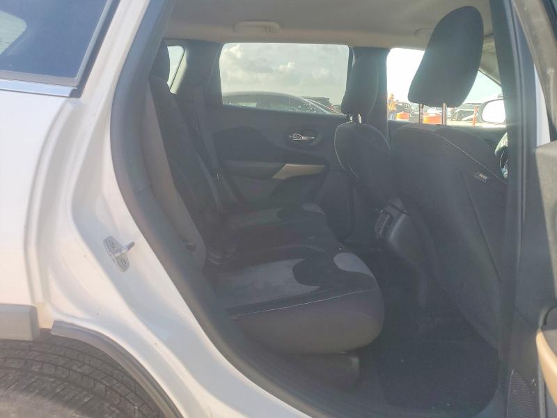 63031876 :رقم المزاد ، 1C4PJLCB9JD539141 vin ، 2018 Jeep Cherokee مزاد بيع