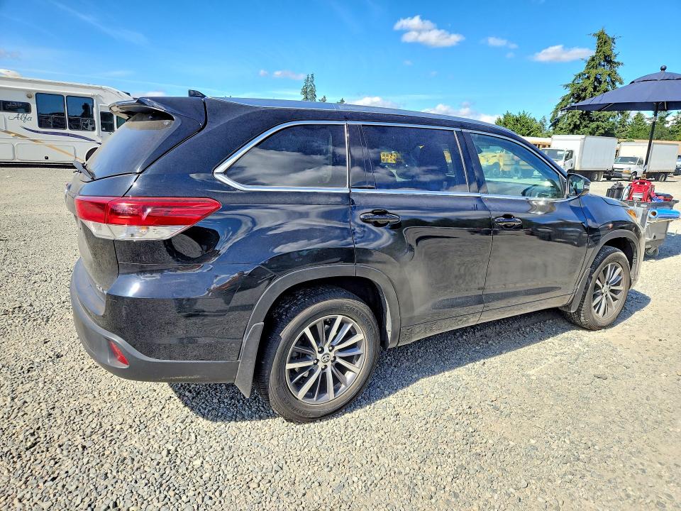 2018 Toyota Highlander მანქანა იყიდება აუქციონზე, vin: 5TDJZRFH9JS905993, აუქციონის ნომერი: 59403476