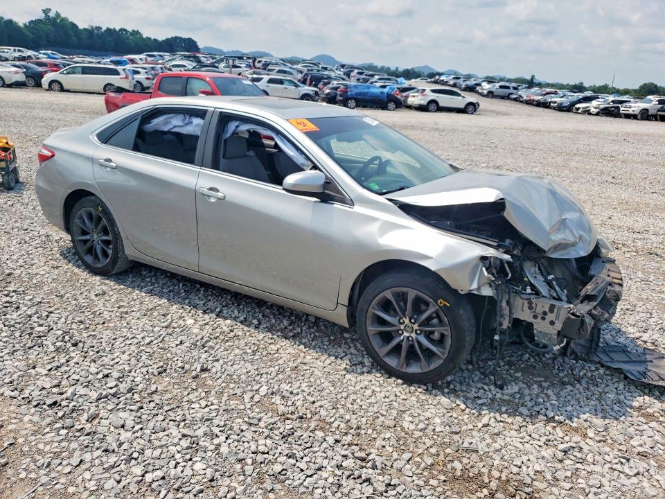 62904706 :رقم المزاد ، 4T1BF1FK8FU921398 vin ، 2015 Toyota Camry مزاد بيع