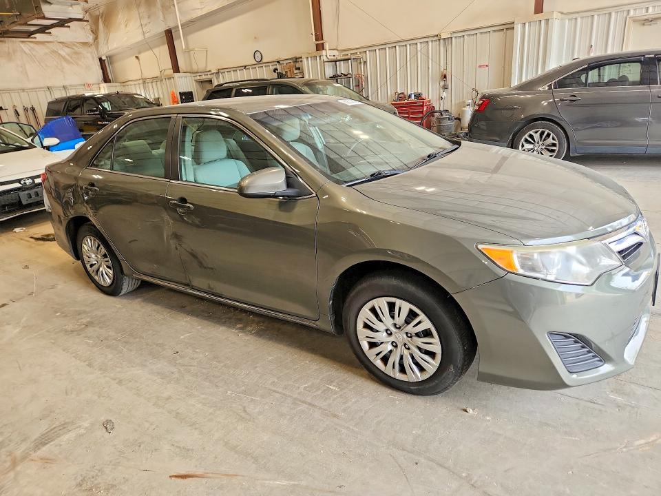 60674616 :رقم المزاد ، 4T4BF1FK6ER385782 vin ، 2014 Toyota Camry مزاد بيع