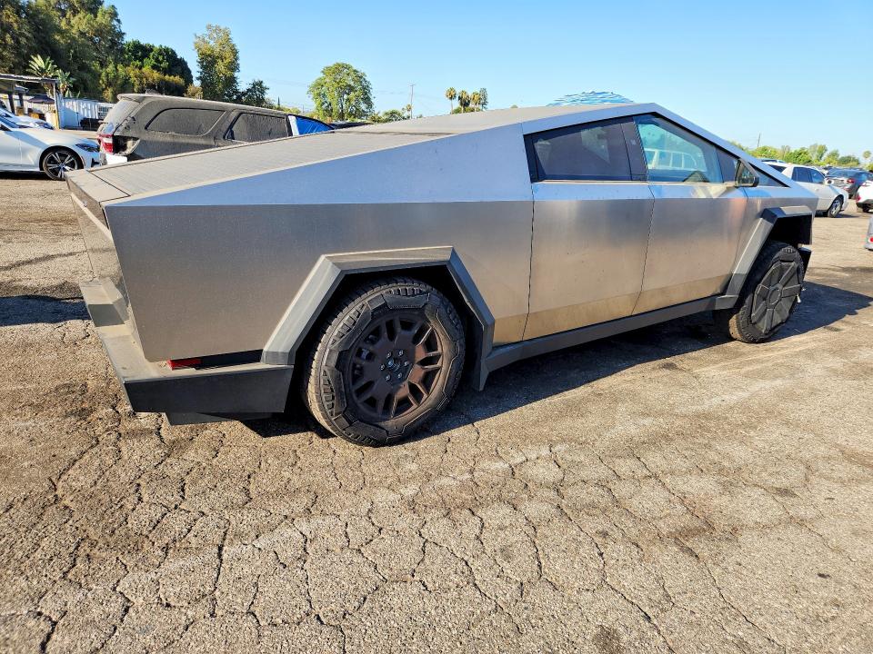 60821896 :رقم المزاد ، 7G2CEHED4RA039711 vin ، 2024 Tesla Cybertruck مزاد بيع