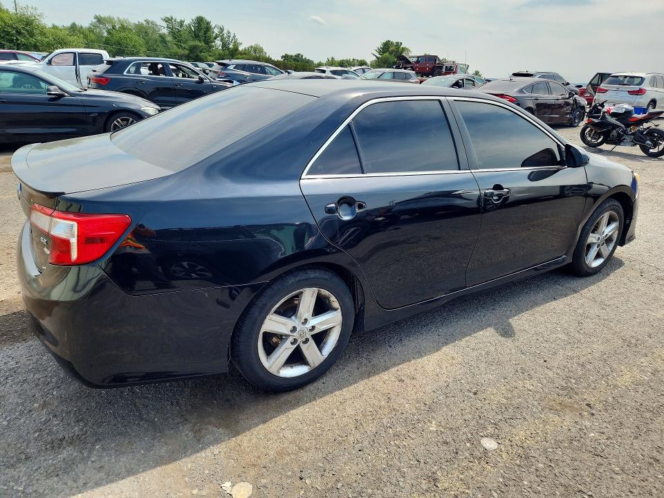 60924176 :رقم المزاد ، 4T1BF1FK2EU308580 vin ، 2014 Toyota Camry مزاد بيع