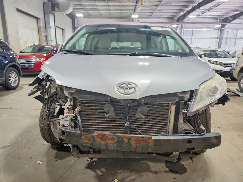 2013 Toyota Sienna მანქანა იყიდება აუქციონზე, vin: 5TDDK3DC0DS055486, აუქციონის ნომერი: 55948636