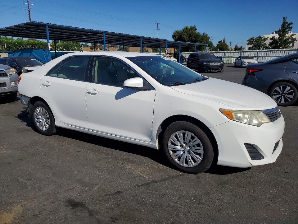 61622526 :رقم المزاد ، 4T4BF1FK9DR325557 vin ، 2013 Toyota Camry مزاد بيع