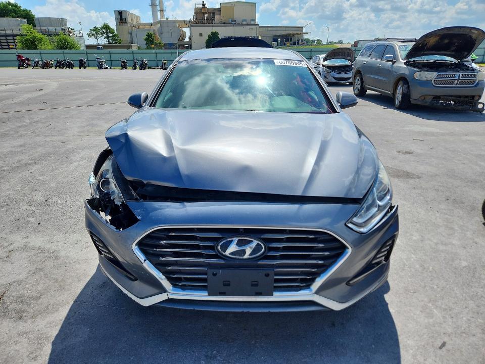 60700906 :رقم المزاد ، 5NPE34AF1JH661838 vin ، 2018 Hyundai Sonata مزاد بيع