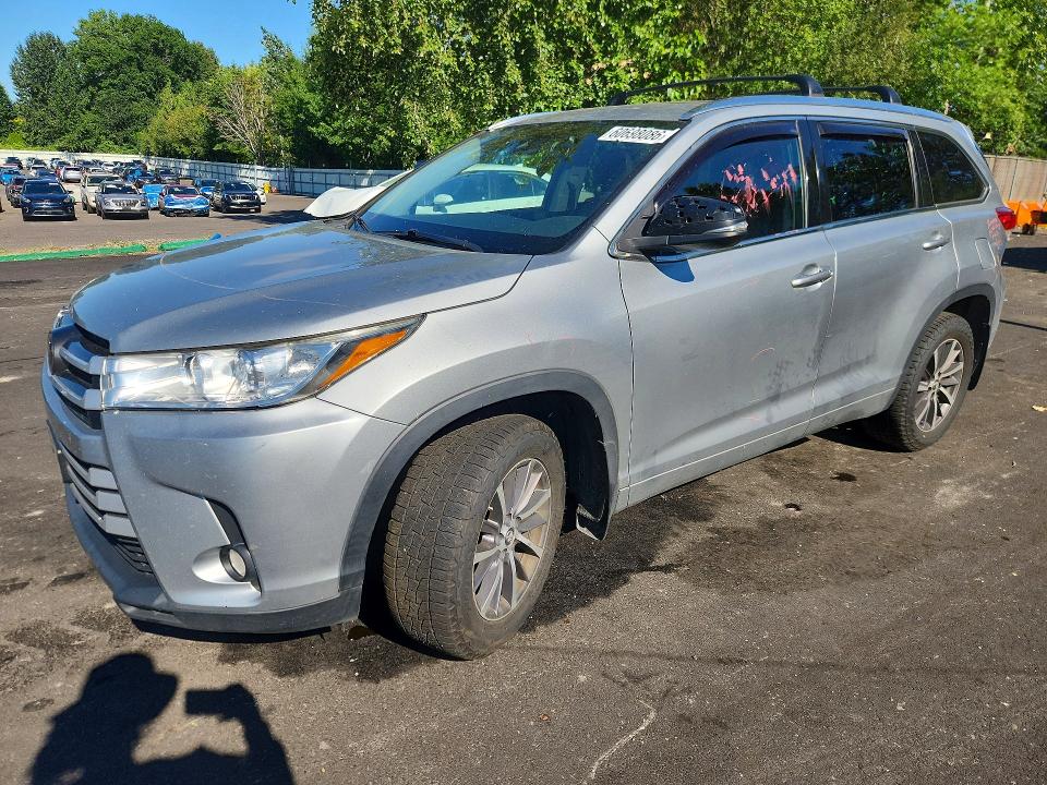 2017 Toyota Highlander მანქანა იყიდება აუქციონზე, vin: 5TDJZRFH1HS511706, აუქციონის ნომერი: 60698086