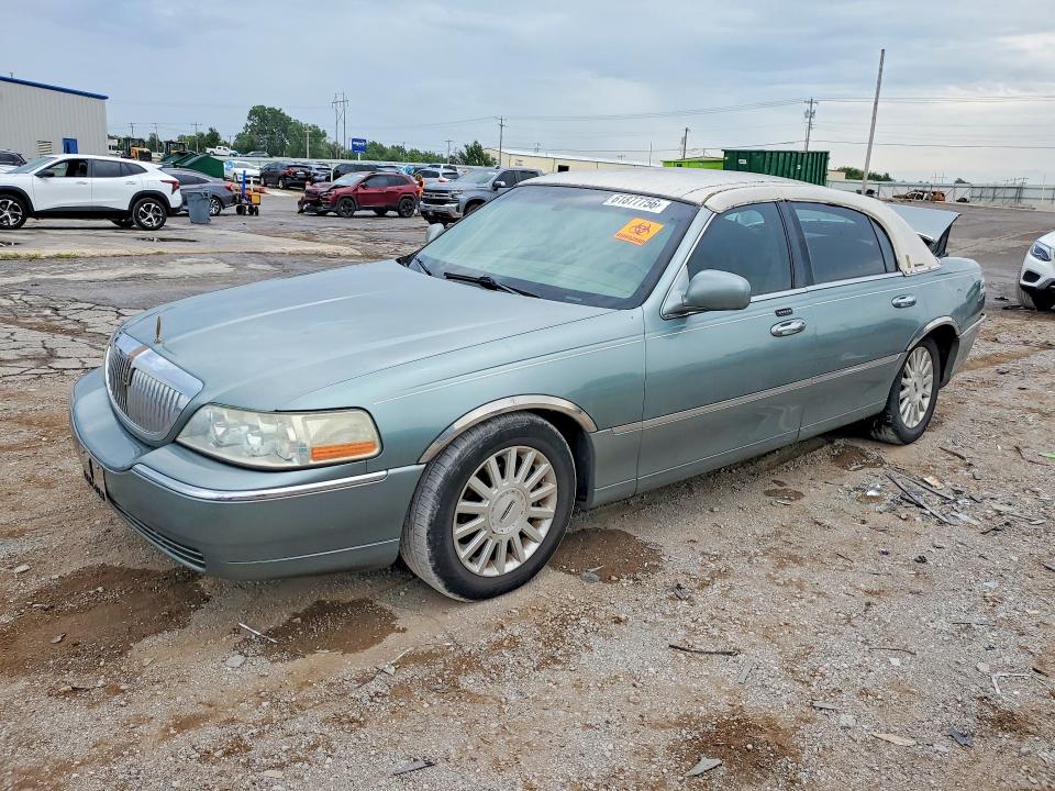 Aukcja sprzedaży 2004 Lincoln Town Car, vin: 1LNHM81W24Y687798, numer aukcji: 61877756
