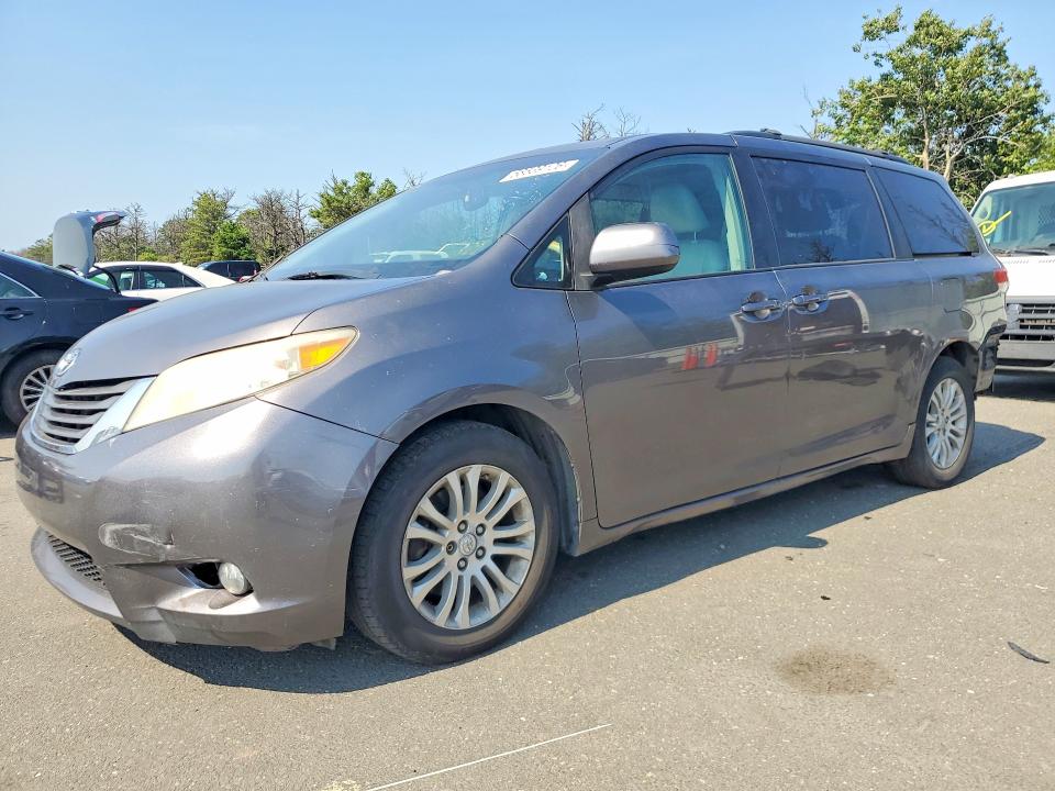 58539126 :رقم المزاد ، 5TDYK3DC7BS066127 vin ، 2011 Toyota Sienna مزاد بيع