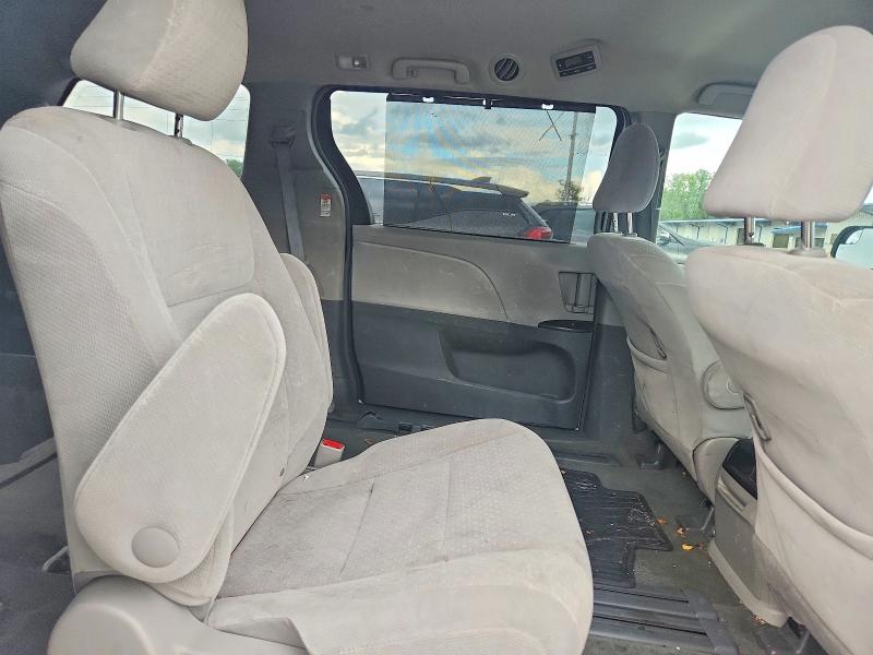 62761926 :رقم المزاد ، 5TDKK3DC4FS539039 vin ، 2015 Toyota Sienna مزاد بيع