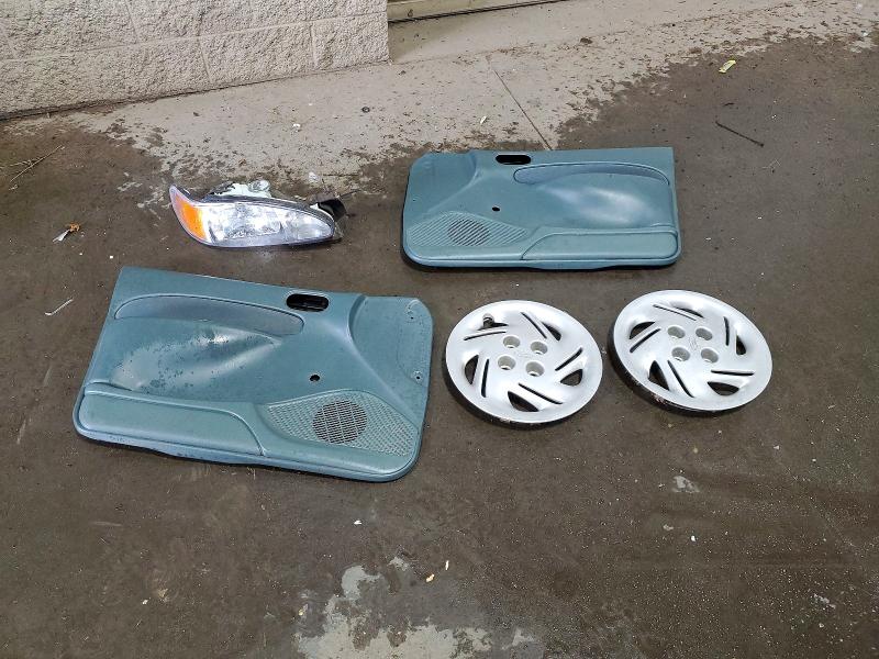 61743956 :رقم المزاد ، 3FAFP15P2WR226962 vin ، 1998 Ford Escort مزاد بيع