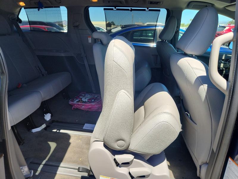 62844226 :رقم المزاد ، 5TDYZ3DC8JS928331 vin ، 2018 Toyota Sienna مزاد بيع