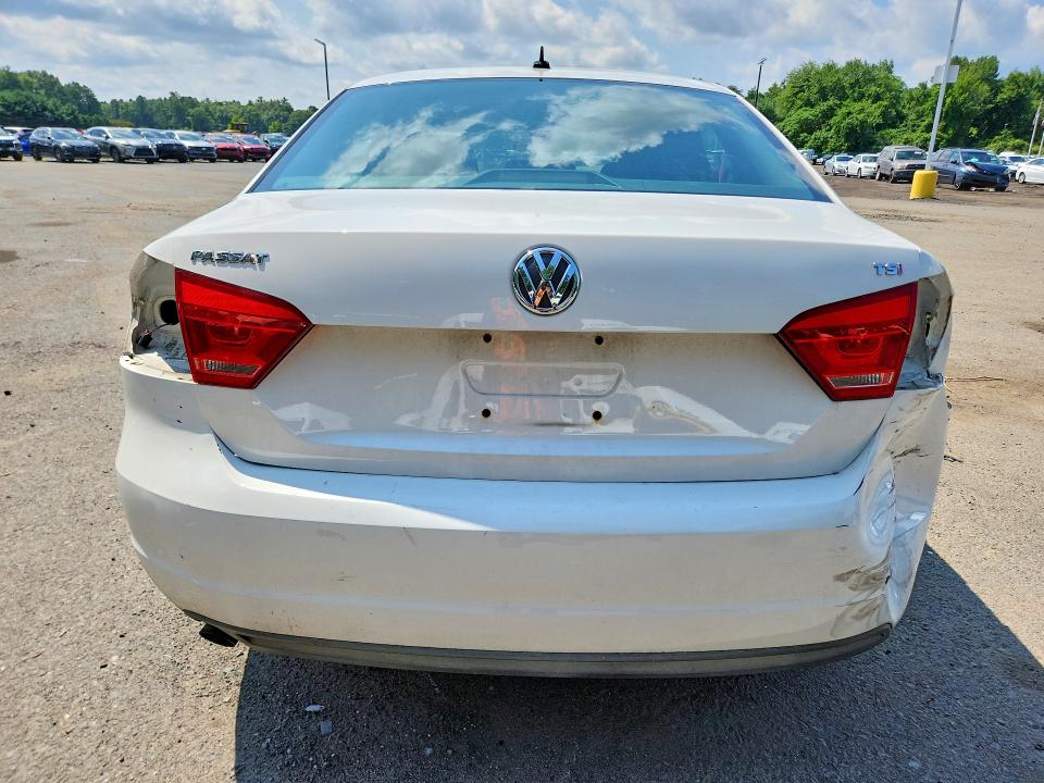 61988316 :رقم المزاد ، 1VWAT7A36FC017189 vin ، 2015 Volkswagen Passat مزاد بيع