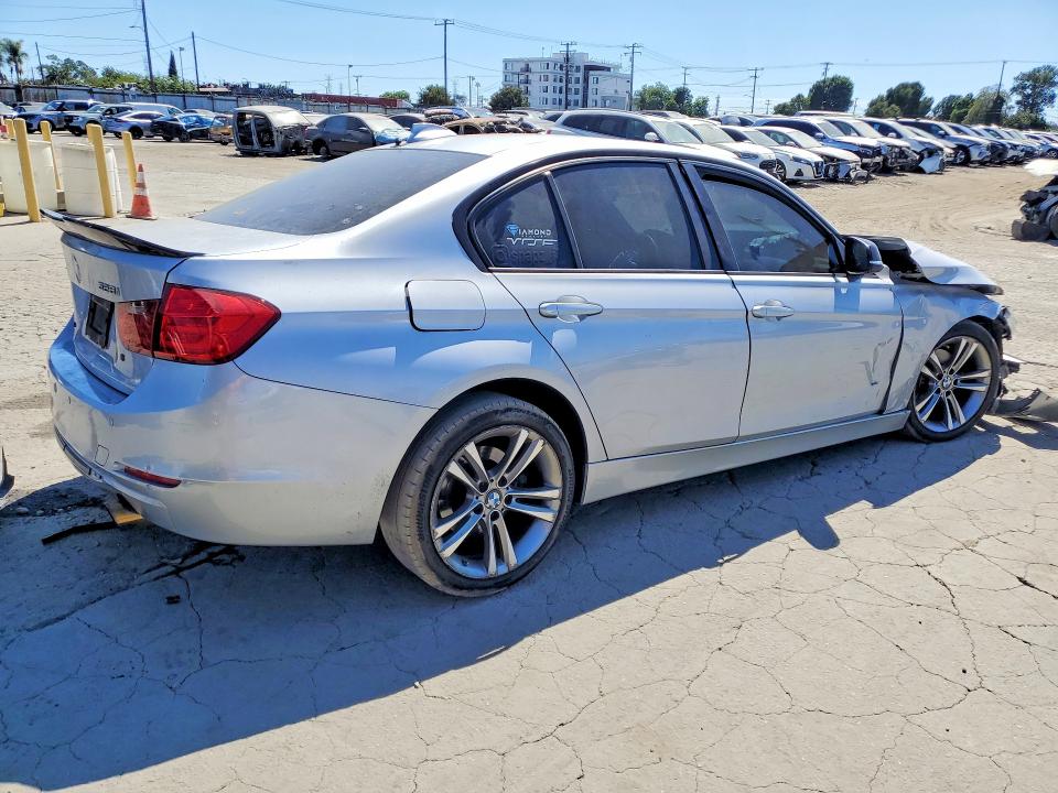 61813636 :رقم المزاد ، WBA3C1C59DF438033 vin ، 2013 Bmw 328 مزاد بيع
