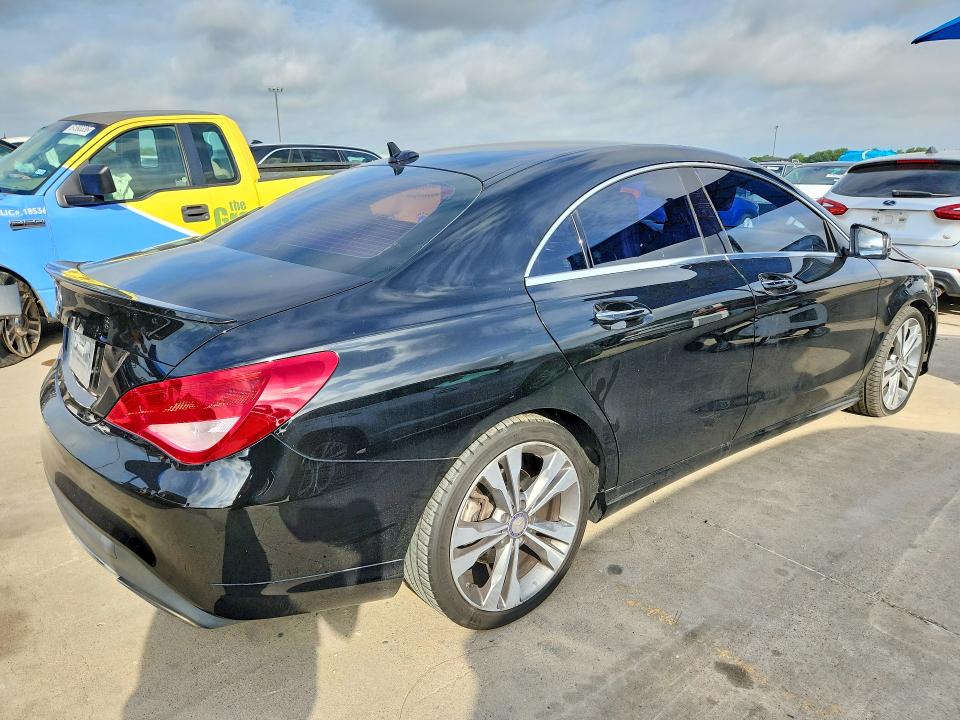 61484926 :رقم المزاد ، WDDSJ4EB8HN421122 vin ، 2017 Mercedes-benz Cla مزاد بيع