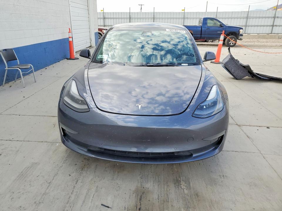 61361906 :رقم المزاد ، 5YJ3E1EA7NF372482 vin ، 2022 Tesla Model 3 مزاد بيع