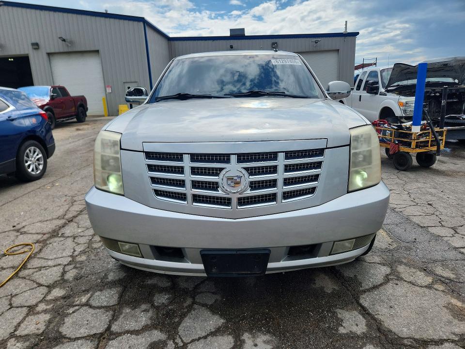 2010 Cadillac Escalade მანქანა იყიდება აუქციონზე, vin: 1GYUKBEF3AR111542, აუქციონის ნომერი: 61297406