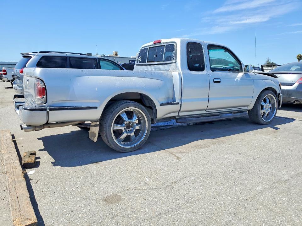 60795896 :رقم المزاد ، 4TAVL52N1YZ636223 vin ، 2000 Toyota Tacoma مزاد بيع