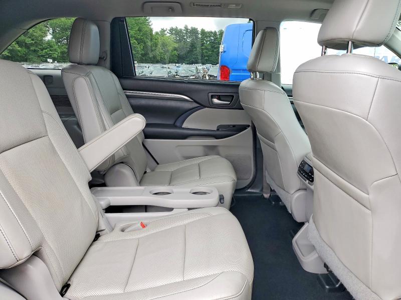 Продаж на аукціоні авто 2017 Toyota Highlander, vin: 5TDDZRFH3HS478687, номер лоту: 63320836