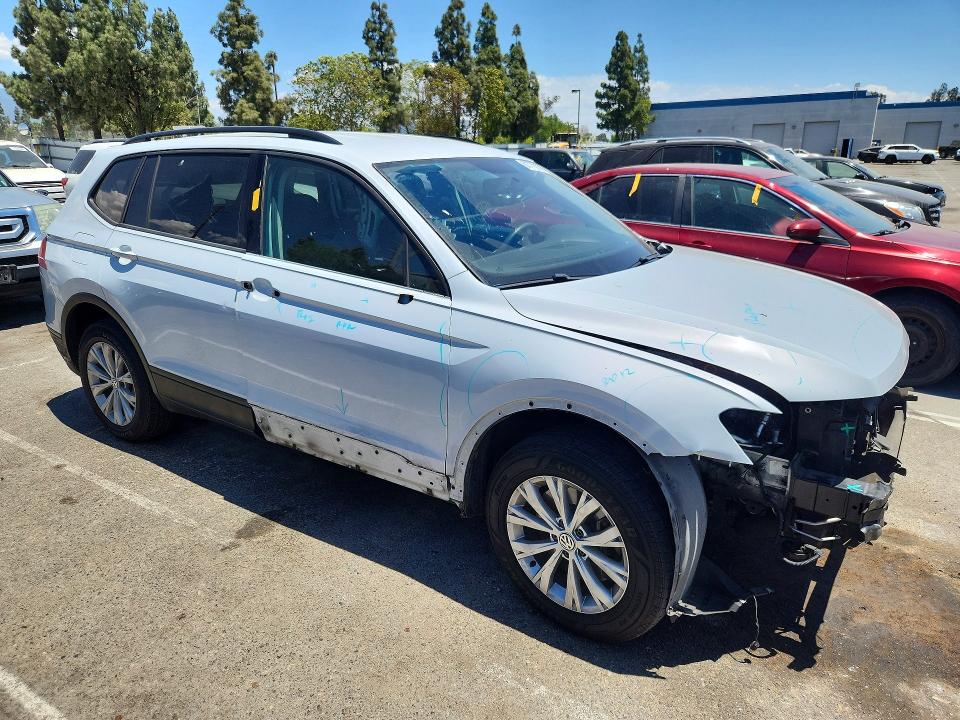 60778076 :رقم المزاد ، 3VV1B7AX0JM208236 vin ، 2018 Volkswagen Tiguan مزاد بيع