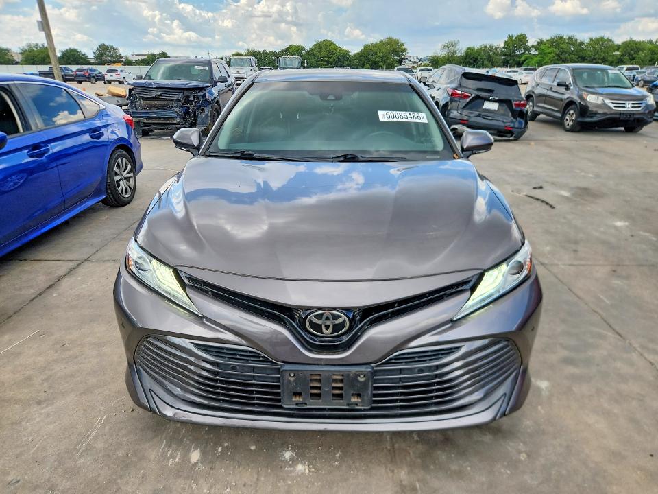 2018 Toyota Camry მანქანა იყიდება აუქციონზე, vin: 4T1B11HK7JU020897, აუქციონის ნომერი: 60085486