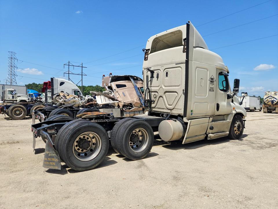 59141896 :رقم المزاد ، 1FUJGLDRXJLJY4477 vin ، 2018 Freightliner Cascadia 125 مزاد بيع