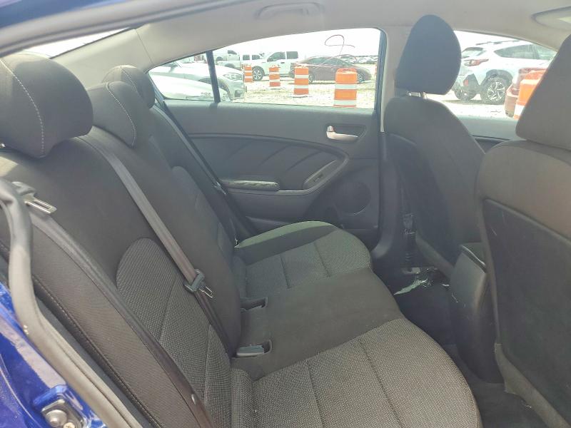 60148156 :رقم المزاد ، 3KPFK4A74HE137775 vin ، 2017 Kia Forte مزاد بيع