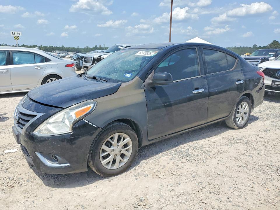 62722926 :رقم المزاد ، 3N1CN7AP8JL800247 vin ، 2018 Nissan Versa مزاد بيع