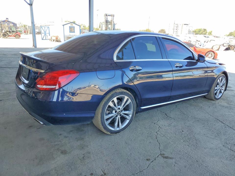 59908846 :رقم المزاد ، 55SWF4JB3HU226139 vin ، 2017 Mercedes-benz C مزاد بيع