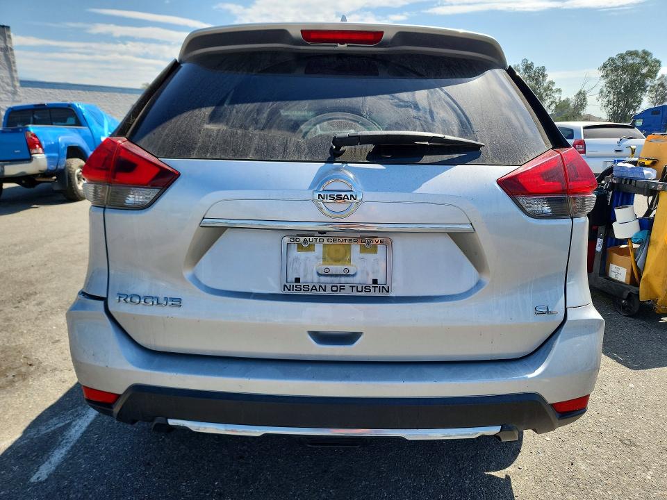 61691646 :رقم المزاد ، JN8AT2MT5JW459216 vin ، 2018 Nissan Rogue مزاد بيع