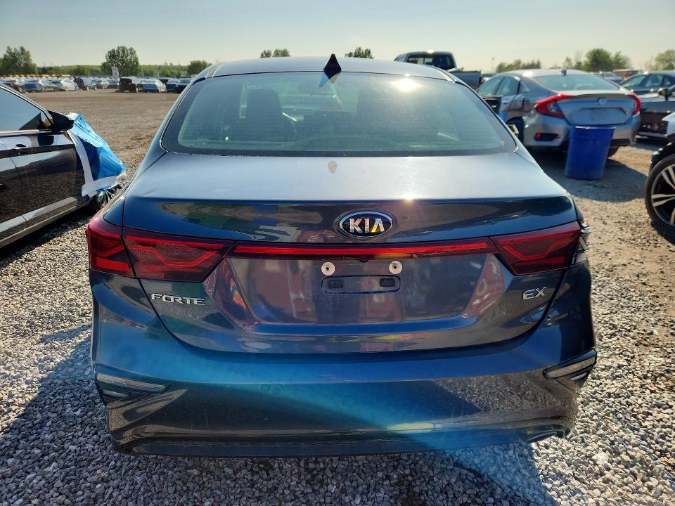 61125616 :رقم المزاد ، 3KPF54AD8ME315839 vin ، 2021 Kia Forte مزاد بيع