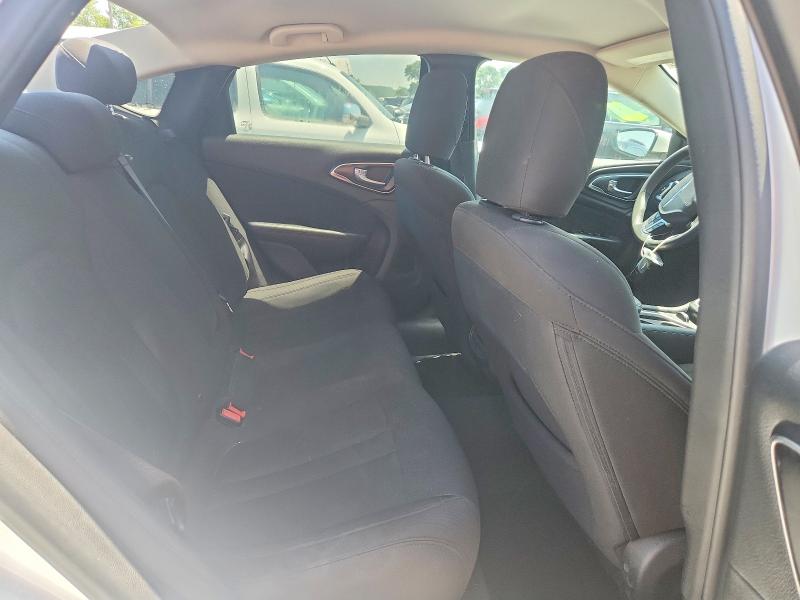 59091716 :رقم المزاد ، 1C3CCCAB1FN756717 vin ، 2015 Chrysler 200 مزاد بيع
