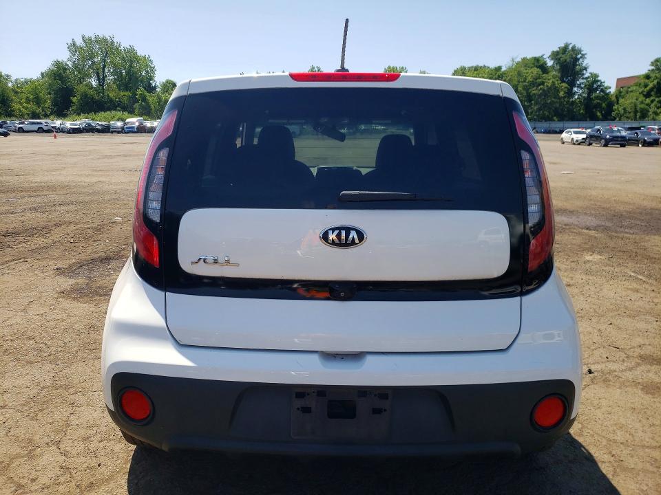 2018 Kia Soul მანქანა იყიდება აუქციონზე, vin: KNDJN2A21J7576559, აუქციონის ნომერი: 61214106