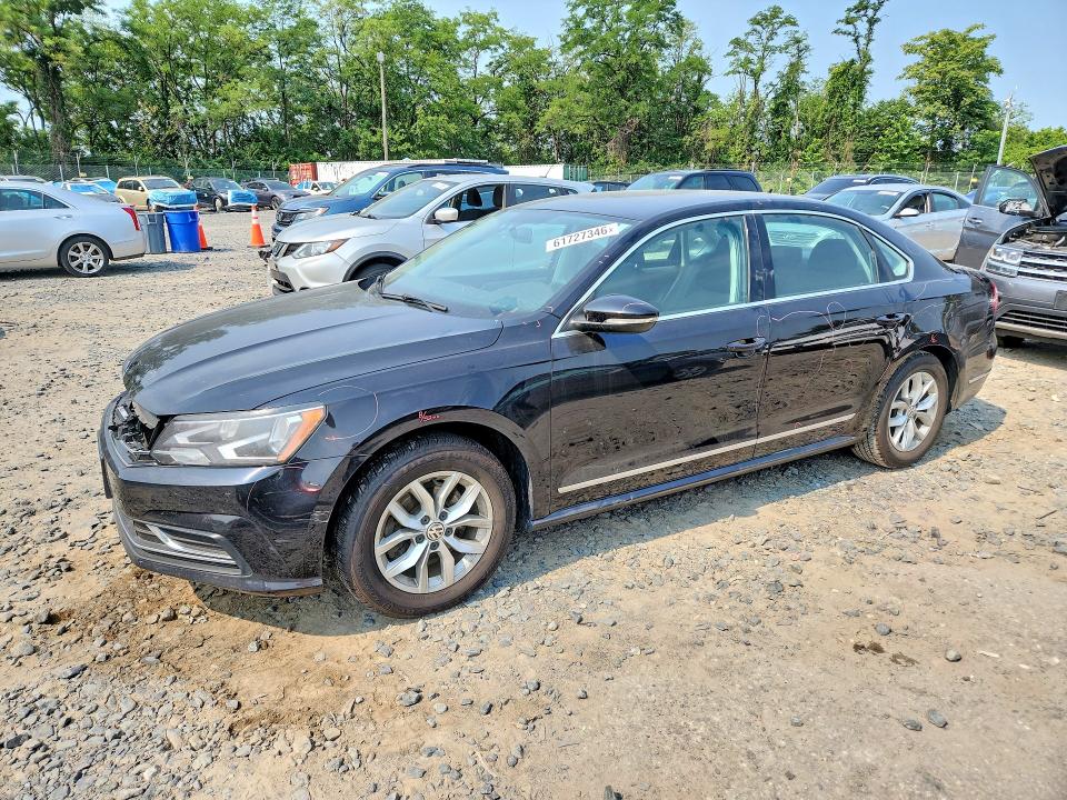 61727346 :رقم المزاد ، 1VWAT7A32HC080177 vin ، 2017 Volkswagen Passat مزاد بيع