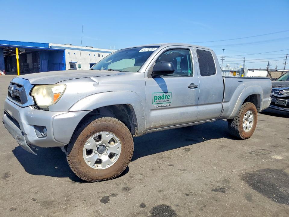 Продажа на аукционе авто 2015 Toyota Tacoma, vin: 5TFUU4EN8FX123935, номер лота: 62477826