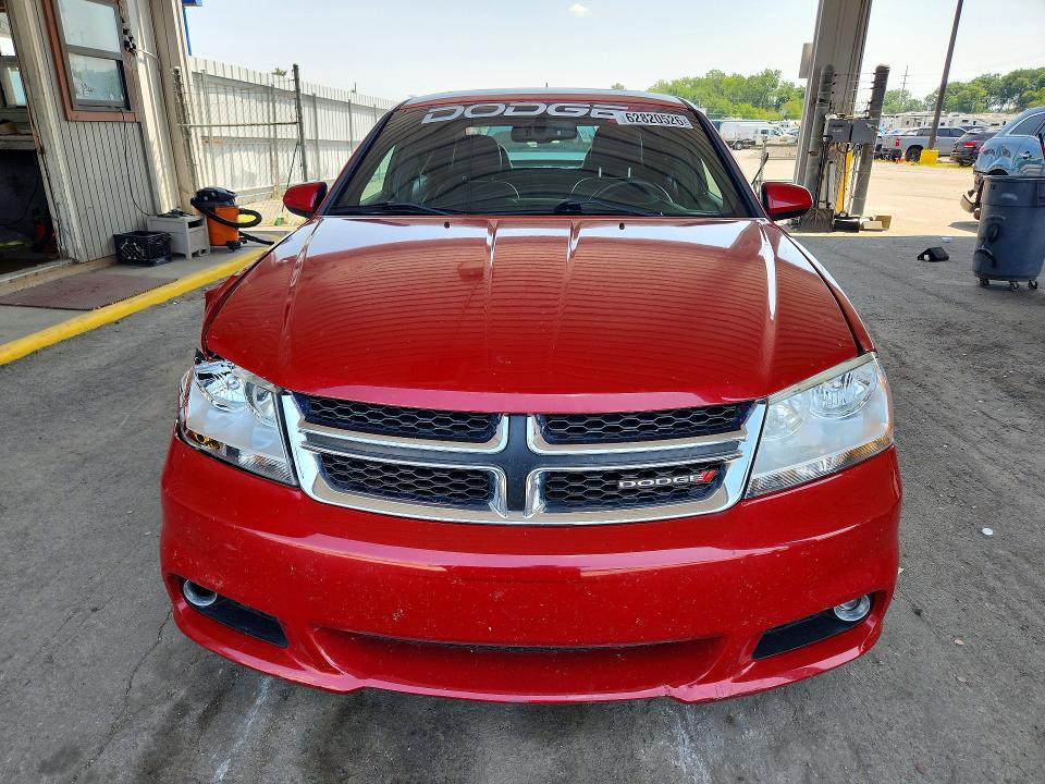 62820526 :رقم المزاد ، 1B3BD2FG2BN573888 vin ، 2011 Dodge Avenger مزاد بيع