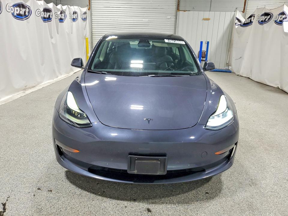61541806 :رقم المزاد ، 5YJ3E1EA4NF369085 vin ، 2022 Tesla Model 3 مزاد بيع