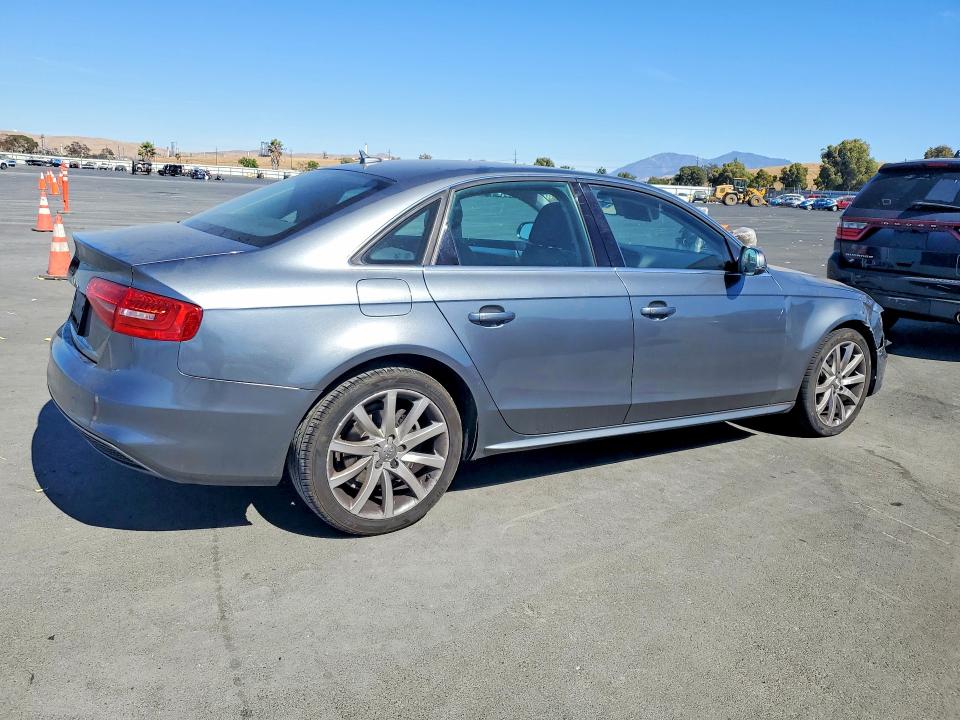 Продажа на аукционе авто 2015 Audi A4, vin: WAUAFAFL1FA075588, номер лота: 62702286