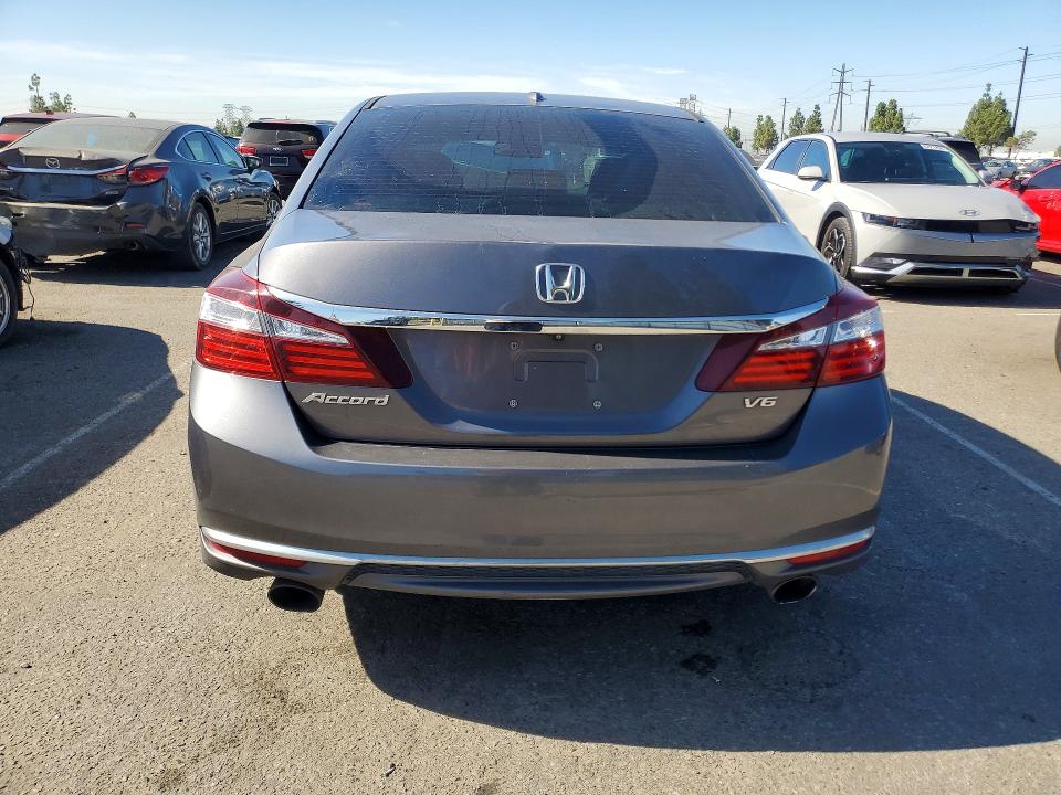 63030156 :رقم المزاد ، 1HGCR3F89GA030511 vin ، 2016 Honda Accord مزاد بيع