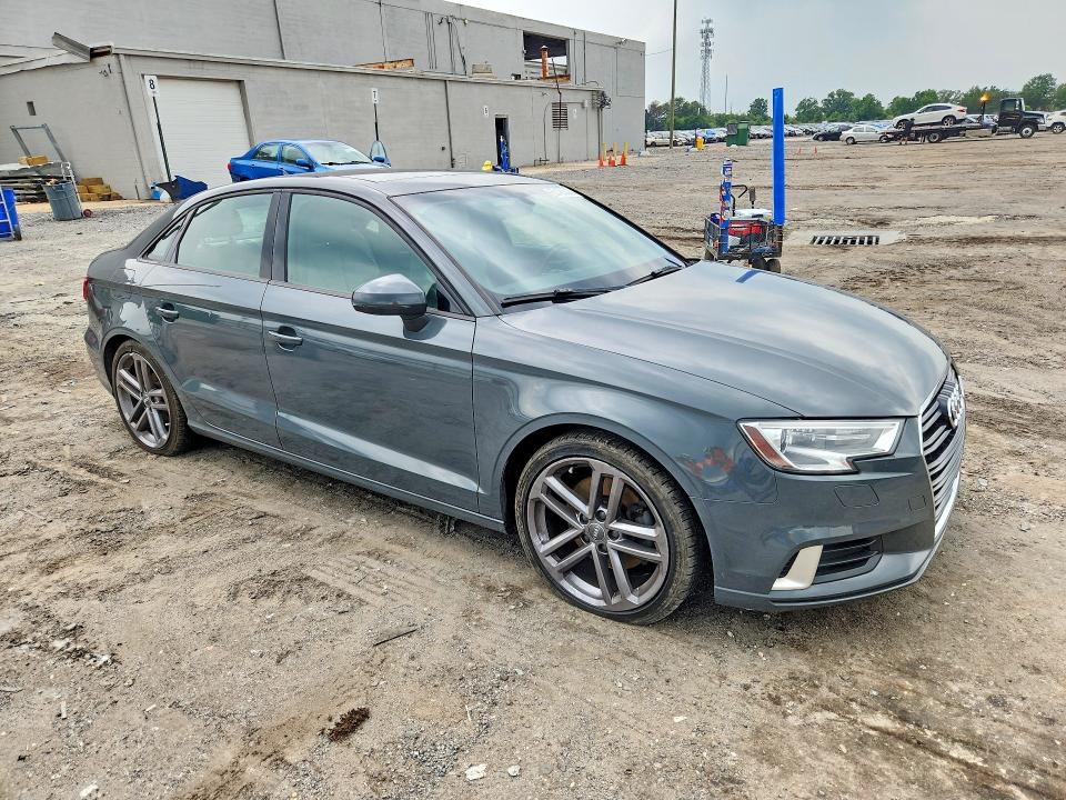 Продаж на аукціоні авто 2018 Audi A3, vin: WAUAUGFF4J1068727, номер лоту: 60450626