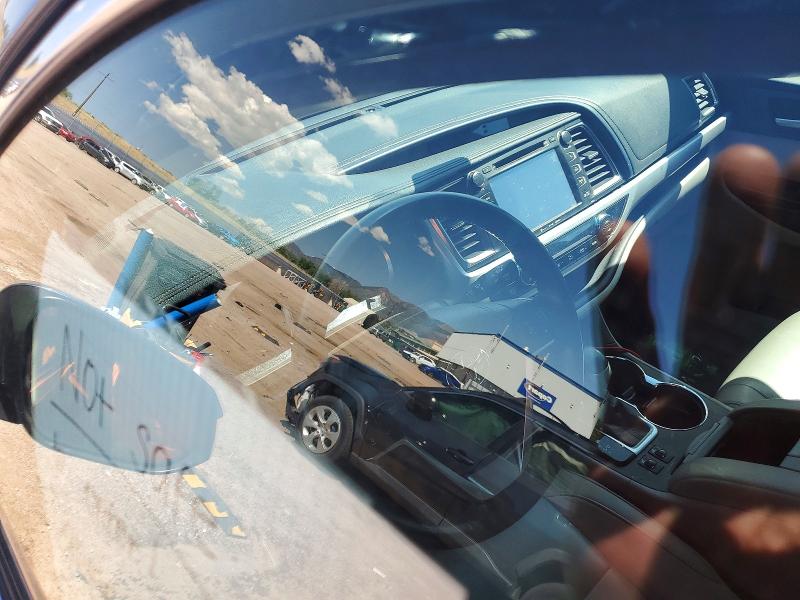 60881856 :رقم المزاد ، 5TDJZRFHXJS812853 vin ، 2018 Toyota Highlander مزاد بيع