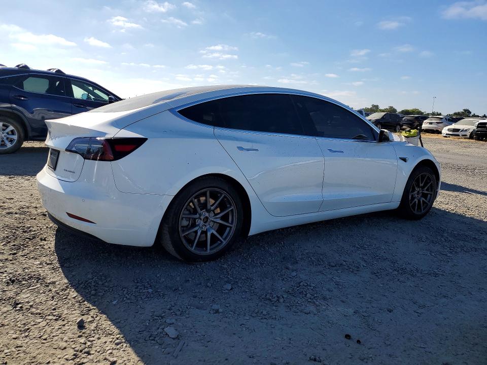 60071876 :رقم المزاد ، 5YJ3E1EB8KF191556 vin ، 2019 Tesla Model 3 مزاد بيع
